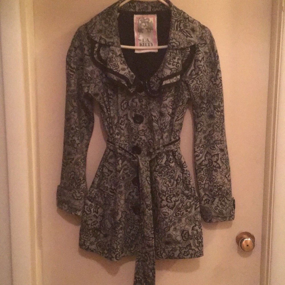 Light Weight Trench Size Medium (Juniors)